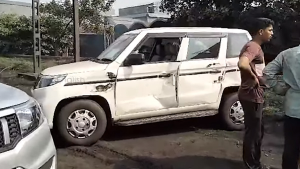 Goods-Train-Drags-Mahindra-Bolero Goods-Train-Drags-Mahindra-Bolero