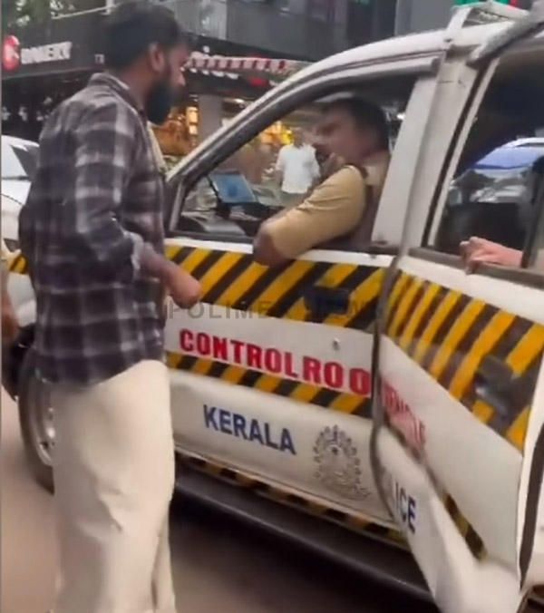 Man-Stopped-Police-Vehicle-For-Not-Wearing-Helmet Man-Stopped-Police-Vehicle-For-Not-Wearing-Helmet