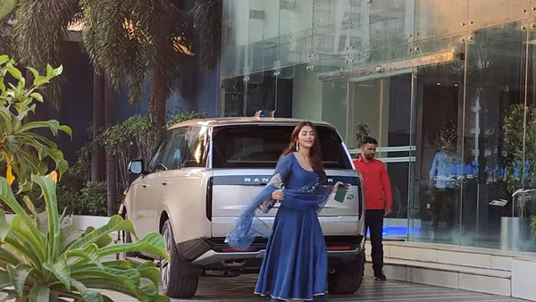 Range-Rover-SUV-Pooja-Hegde