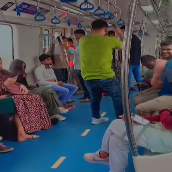 Prank-Video-In-Bengaluru-Metro-Train