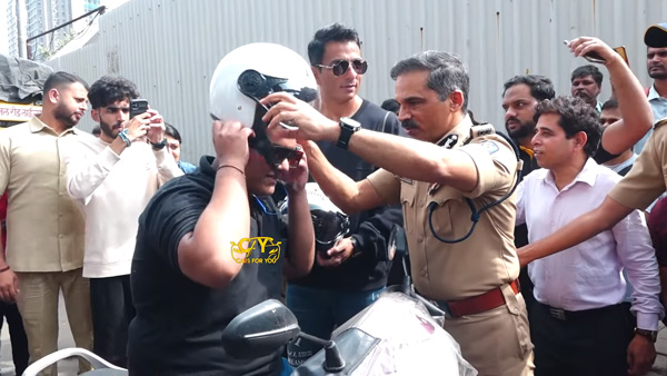 Sonu-Sood-Helmet-Distribution