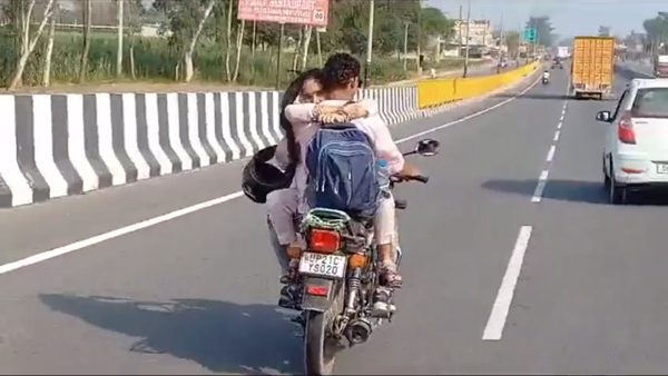 Couple-Romance-On-Moving-Bike