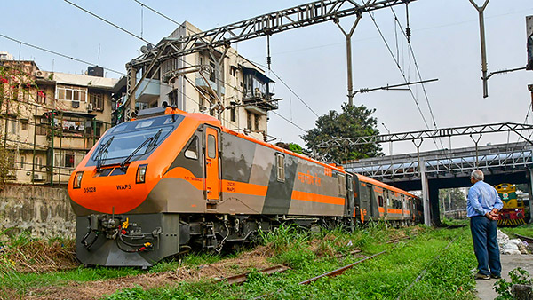 Vande Bharat sadharan express arrives to mumbai