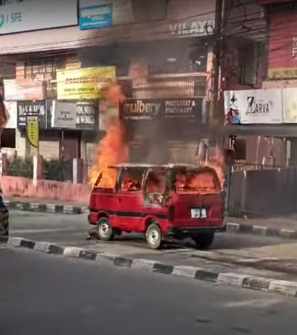 Fire-Accident-In-Omni-Car