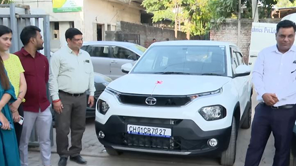 Tata-Punch-Cars-Gift-To-Employees