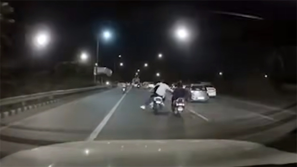 Mobile-Phone-Theft-From-Scooteristv