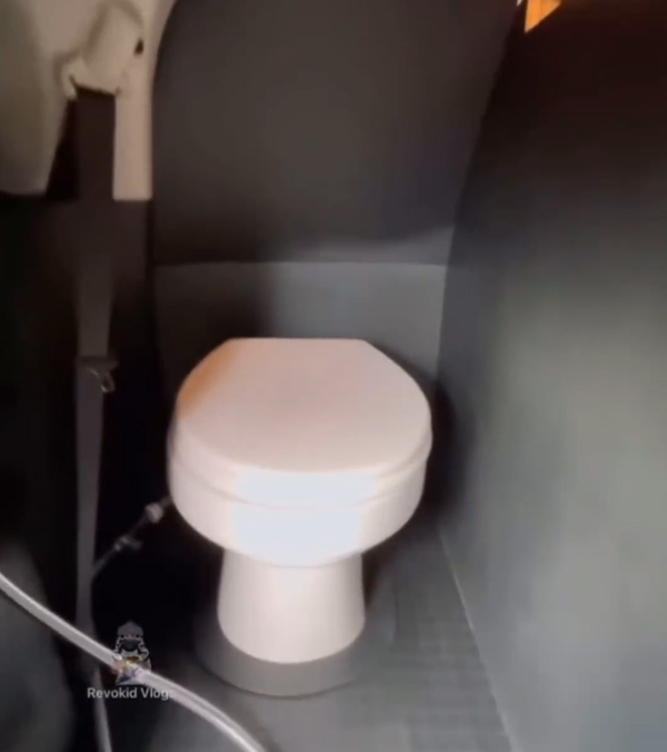 Toilet-In-Toyota-Fortuner