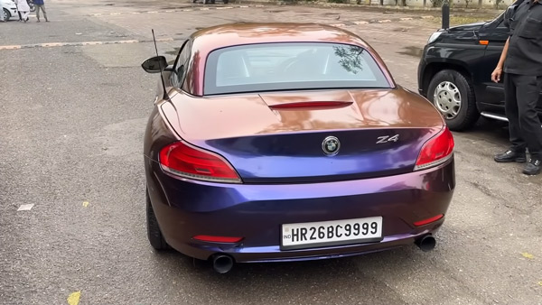 Delhi Girl Drives bmw Z4 with two security vehicles