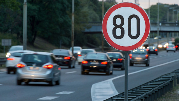 Car-Safe-Driving-Tips