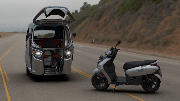 Hero Surge unveiled Maiden S32 2 in 1 Electric Vehicle in india