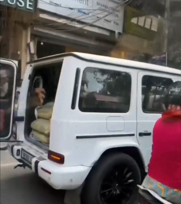 Cement-Bags-In-Mercedes-G-Wagon
