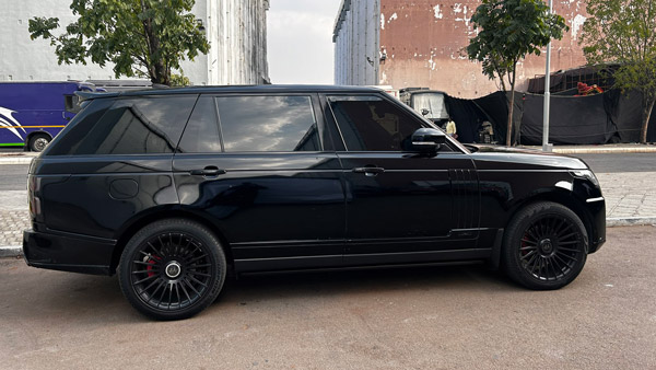 Allu Arjun AA Symbol on Land Rover