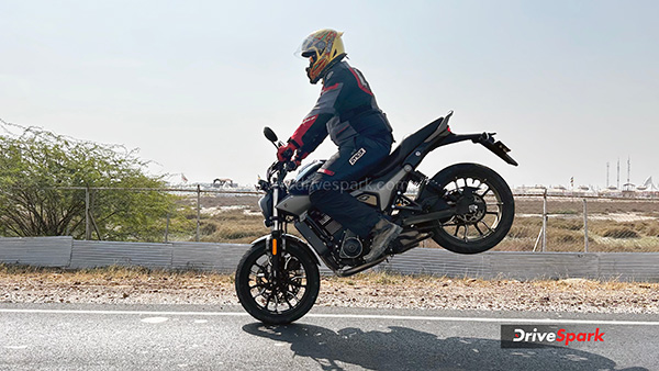 Hero-Mavrick-440-Design-Features-Engine-Performance-Full-Review