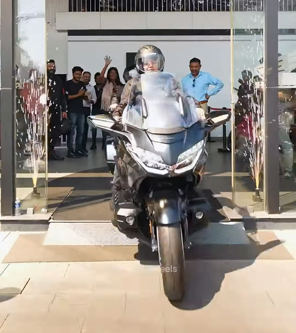 Kerala Couple Buys Rs 45 Lakh Honda Goldwing Kerala Couple Buys Rs 45 Lakh Honda Goldwing