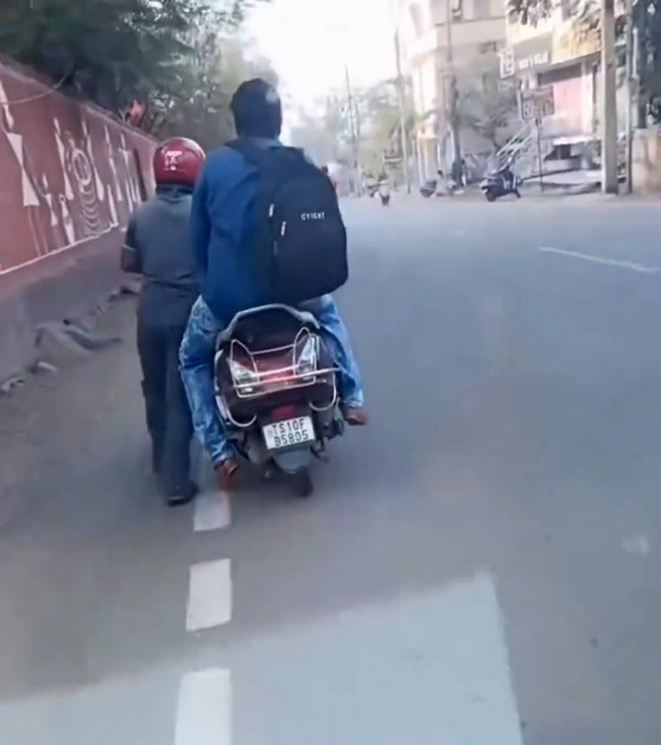 Rapido-Bike-Rider-Forced-To-Push-Bike