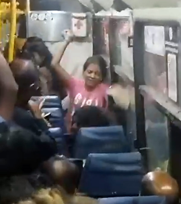 Women-Fight-In-Bus-Bengaluru