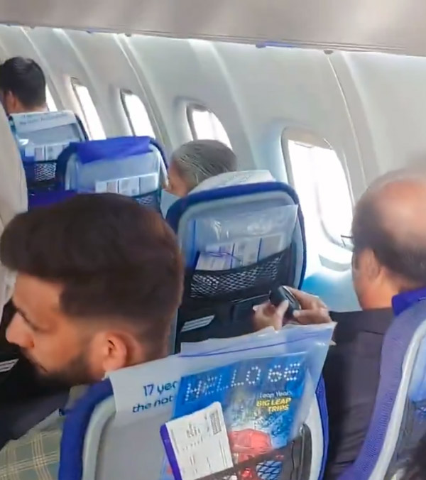 Rajinikanth-Economy-Class-Flies-Viral-Video