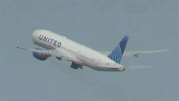 Boeing-Flight-Tyre-Falls-Off-After-Take-Off Boeing-Flight-Tyre-Falls-Off-After-Take-Off