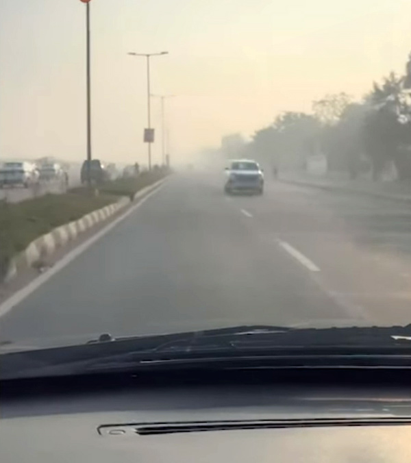 Woman Drives Tata Hexa Dangerously