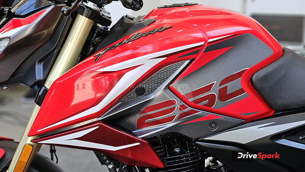 Bajaj-Pulsar-N250-Riding-Impressions-Design-Specs