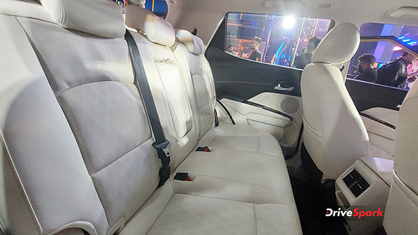 Mahindra-XUV-3X0-Launch