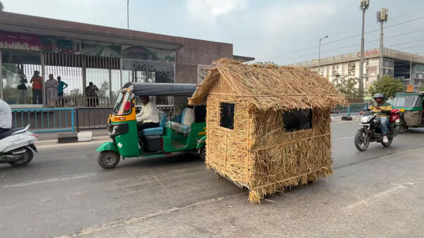Moving Hut On Surat Public Road