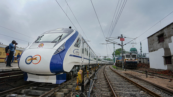 Rail-Neer-Vande-Bharat-Trians