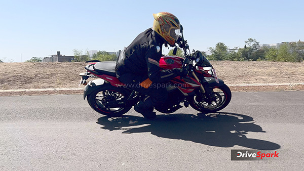 Bajaj-Pulsar-NS400Z-Design-Features-Performance-Review