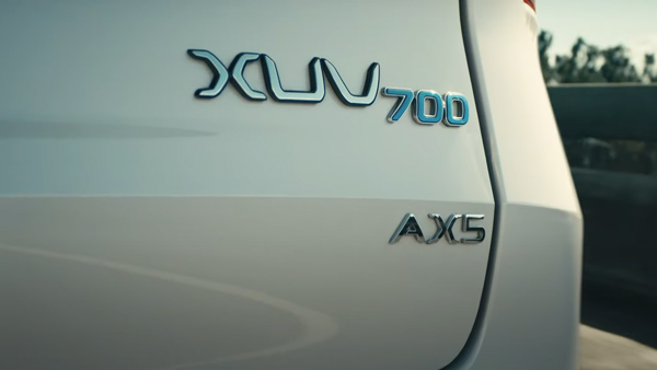 Mahindra XUV700 AX5 Select Badge