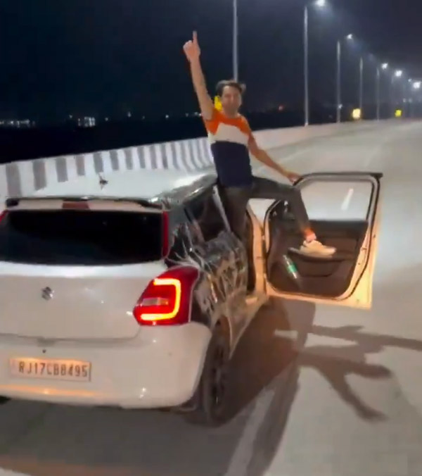 Stunts-On-Running-Car