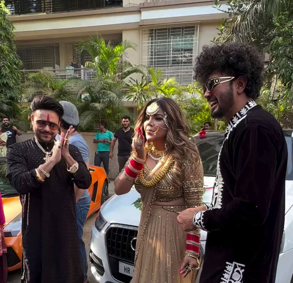 Rakhi-Sawant-Fan-Gift