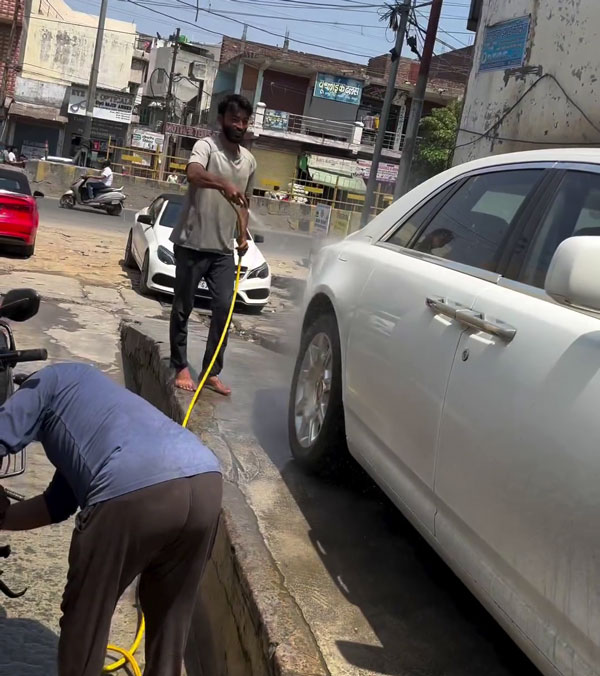 Rolls-Royce-Ghost-Car-Wash-At-Road-Side