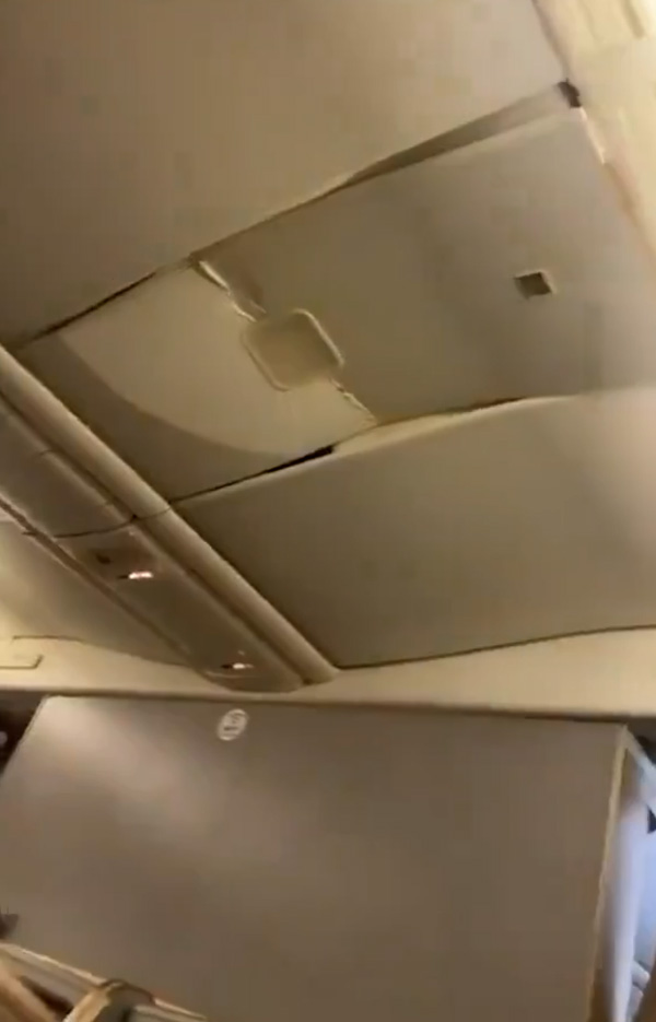 Singapore-Aeroplane-Emergency-Landing