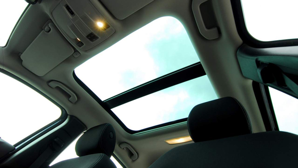 Disadvantages-Of-Sunroof-Feature-Cars