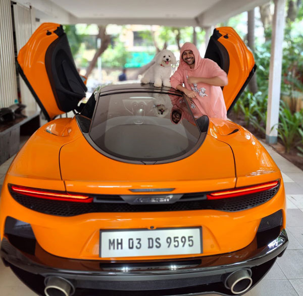 Kartik Aaryan McLaren GT