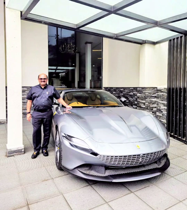 Viju-Jacob-Ferrari-Roma-Car