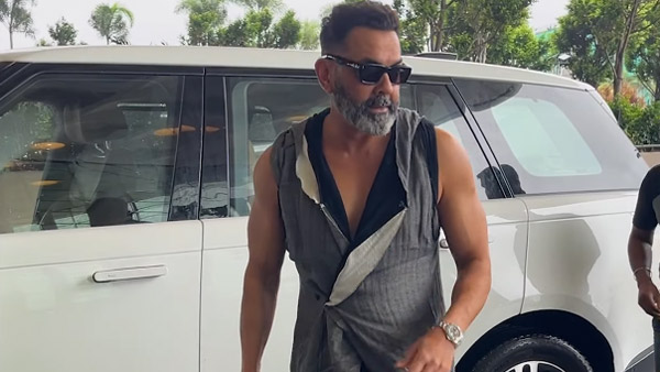 Bobby Deol Range Rover Autobiography