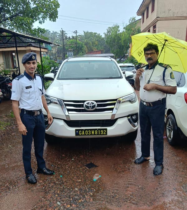 Tourist Drives Toyota Fortuner And Jumps Divider