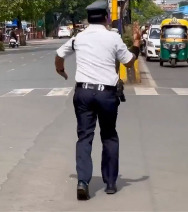 Anand Mahindra Shared Dancing Traffic Police