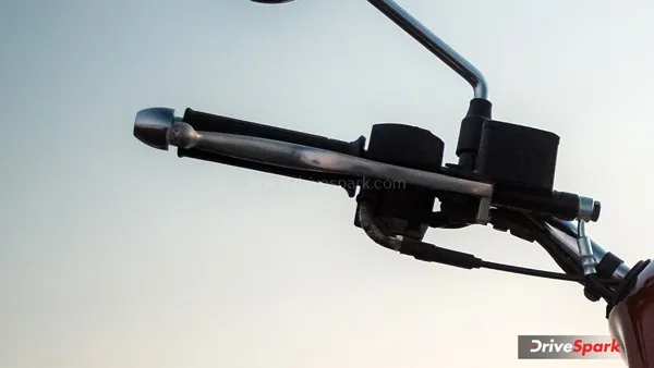 How Handlebars Use in Riding a Motorcycles