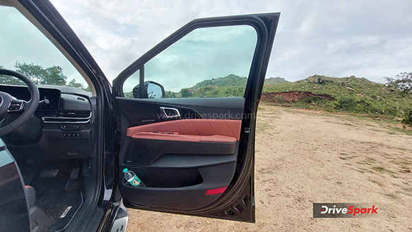 2024 Kia Carnival Doors