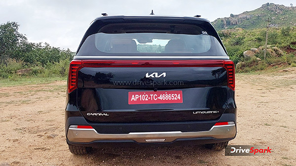 2024 Kia Carnival Rear Profile