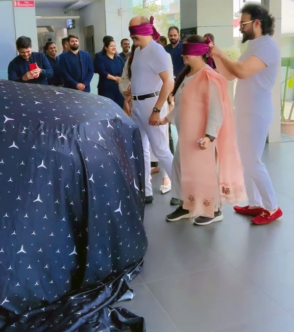 Jeweller Gifted His Parents To Rs 1 7 Crore Benz Gls