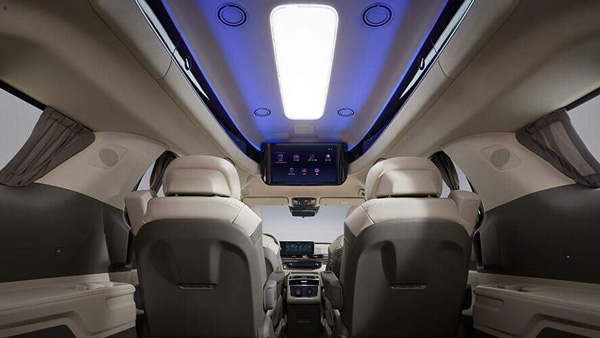 Kia Carnival Hi Limousine Cabin
