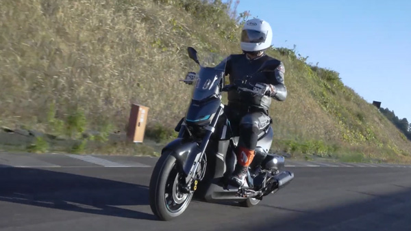 Yamaha Xmax Series Hybrid Bike Concept Model