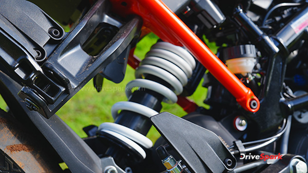 KTM Duke 160 Review Riding Impressions Specifications