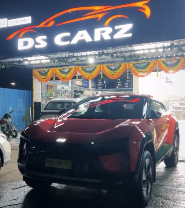 Tollywood Actor Noel Sean Buys New Maindra Be6 Electrical Car