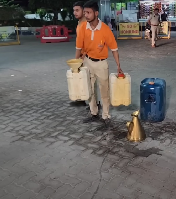 Delhi Bmw 5 Series Owner And Petrol Bunk Fuel Tank Controversy Issue Details