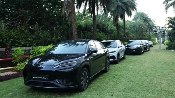 Indians Are Impressed with Chinese Company Cars Rushing to Buy 10 000 Units Delivered