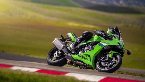 Kawasaki New Sports Model Bike Ninja Zx 6r Launched In India